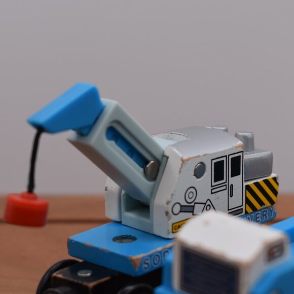 Ice Cargo Car and Ice Crane Car Sodor Delivery Thomas & Friends Wooden Railway - Picture 3 of 7